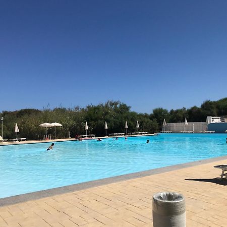 Maison De Vacances Dans Un Village De Vacances A100 M. De La Plage Badesi Exterior foto