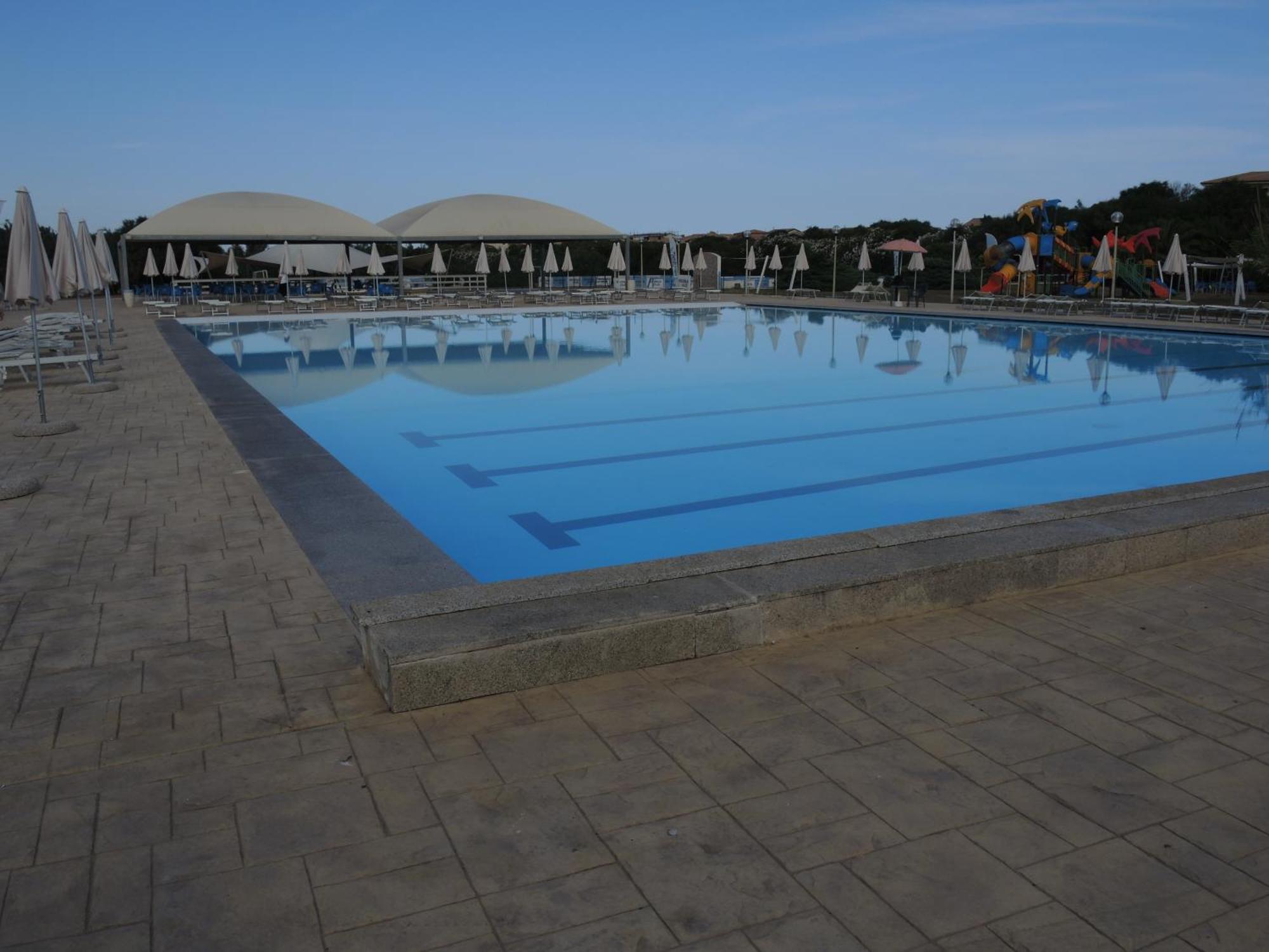 Maison De Vacances Dans Un Village De Vacances A100 M. De La Plage Badesi Exterior foto
